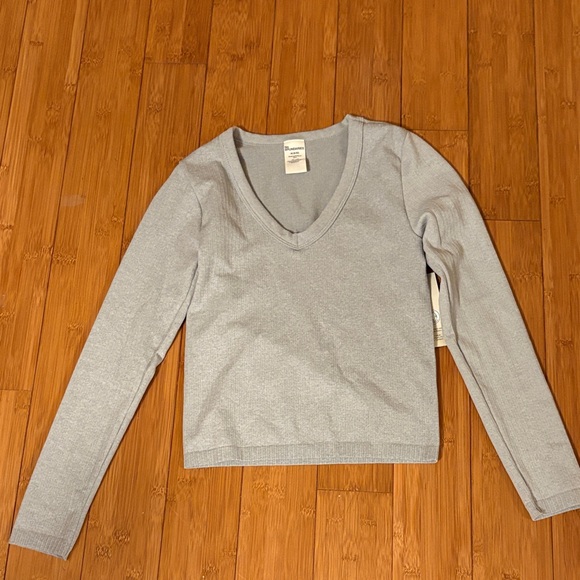 No Boundaries Light Gray Long Sleeve V-Neck Top M( 8-10 ) - Picture 1 of 5